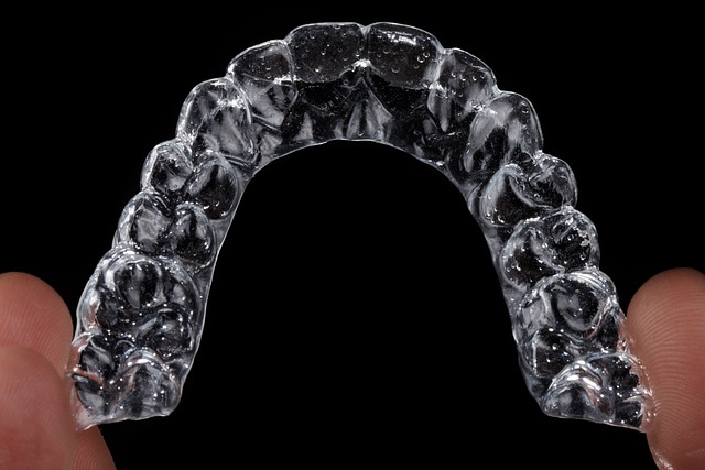 Invisalign and⁤ Teeth Clenching: A ⁣Promising Solution for a​ Happier???? Smile!
