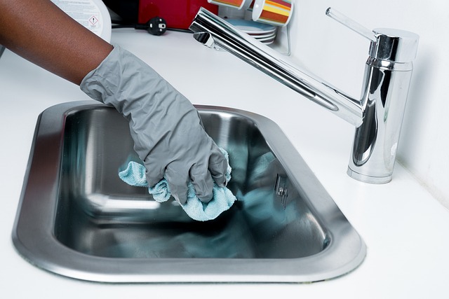 5. Maintaining Cleanliness:‌ Best ⁣Practices​ for‍ Cleaning and Disinfecting Retainers